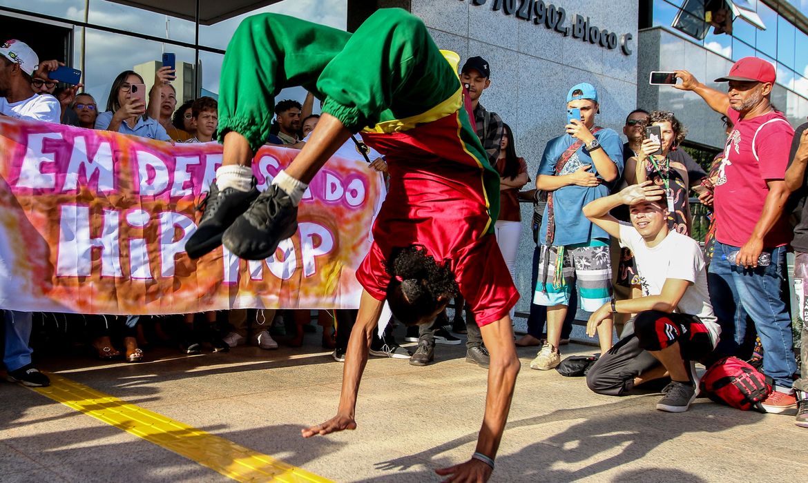 Brasília/DF, 17/07/2023, O movimento Hip Hop brasileiro, durante marcha da Cultura Hip Hop em celebração ao Cinquentenário mundial da Cultura Hip Hop. Foto: José Cruz/Agência Brasil