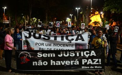 São Paulo - Ato organizado por movimentos sociais e vítimas da violência do estado lembra os 24 anos do massacre de 111 presos no Carandiru (Rovena Rosa/Agência Brasil)