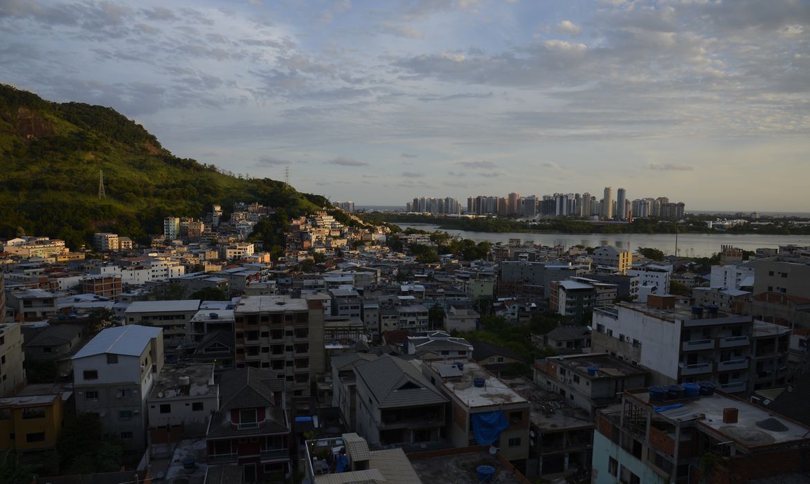 Vista da comunidade da Muzema, na zona oeste da cidade do Rio de Janeiro, onde dois prédios desabaram. 