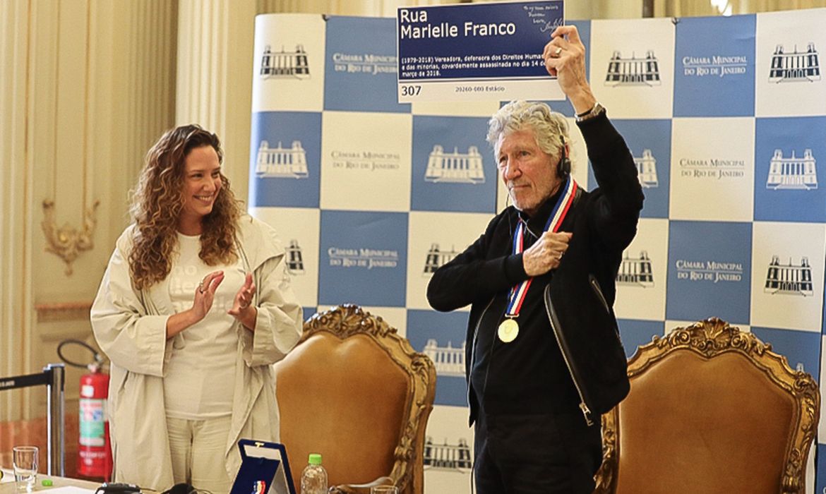 27/10/2023, Roger Waters recebe Medalha Pedro Ernesto na Câmara do Rio. Foto: Flavio Marroso/ CMRJ