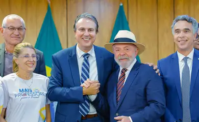 Brasília (DF), 14/01/2025 - Presidente da República, Luiz Inácio Lula da Silva e o ministro da Educação Camilo Santana, durante cerimônia de lançamento do programa Mais Professores, no Palácio do Planalto. Foto: Ricardo Stuckert/PR