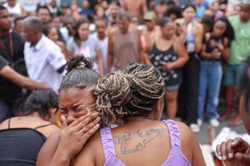 Rio de Janeiro (RJ), 22/12/2025 - Retrospectiva 2025 - Foto feita em 28/10/2025 - Dezenas de corpos são trazidos por moradores para a Praça São Lucas, na Penha, zona norte do Rio de Janeiro. Operação Contensçao.
Foto: Tomaz Silva /Agência Brasil