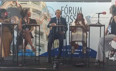 Programa de rádio francês gravado no Festival Nosso Futuro, em Salvador.