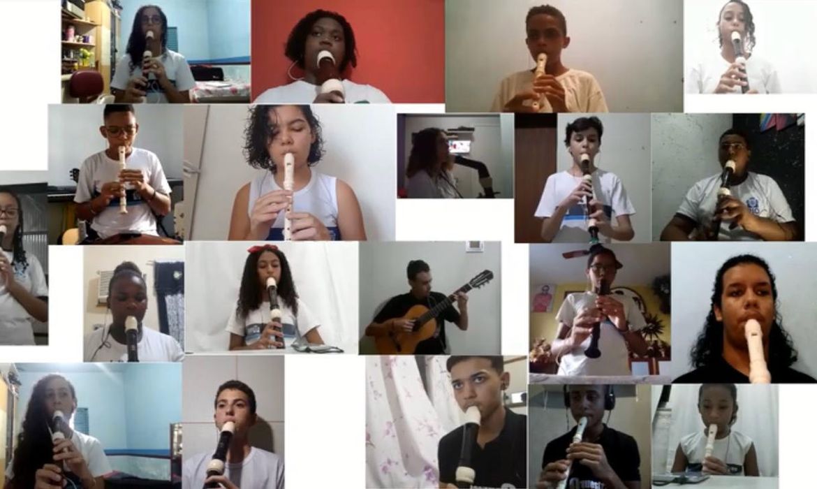 Alunos da Orquestra Municipal do Rio de Janeiro fazem apresentação virtual