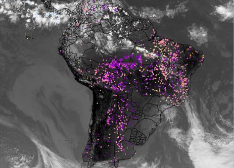 Foto de satélite do Inpe mostra focos de queimada no país registrados em 3/9/2018.