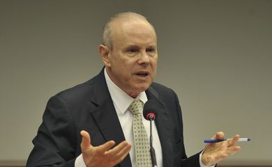 O ministro Guido Mantega fala na Comissão de Fiscalização Financeira e Controle da Câmara sobre a aquisição da refinaria de Pasadena, no Texas (EUA), pela Petrobras (Antônio Cruz/Agência Brasil)