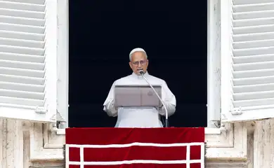 Pope Leo XIV leads the Angelus prayer from his window at the Vatican, June 22, 2025. Reuters/Remo Casilli/Proibida reprodução