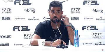 António Oliveira não resiste à derrota no Derby e deixa o comando do Corinthians