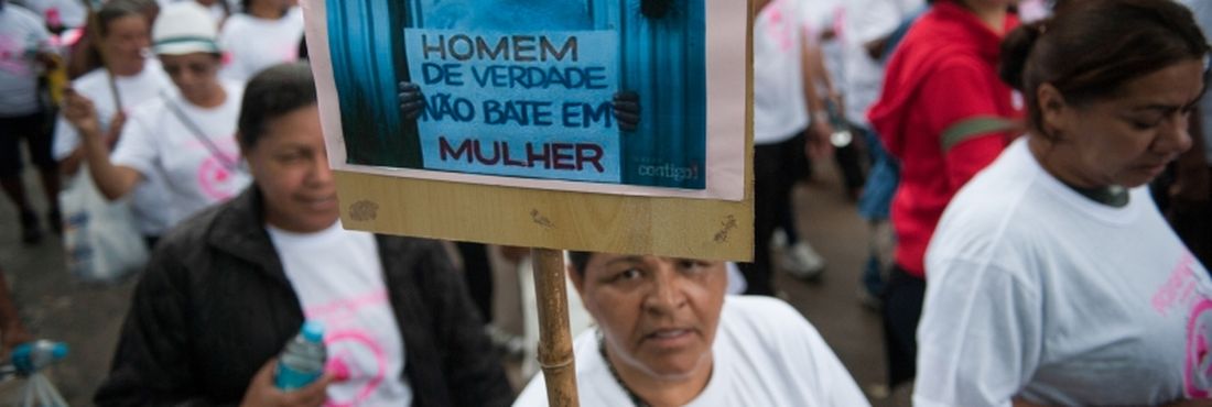 Caminhada do Dia Internacional de Não Violência Contra a Mulher, no Jardim Ângela, zona sul de São Paulo