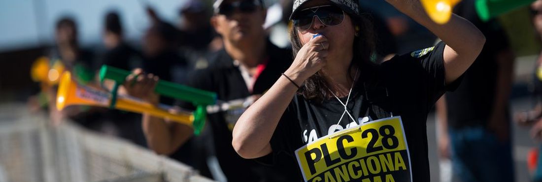  Servidores do judiciário fazem protesto pela aprovação do PLC 28, em frente ao Palácio do Planalto