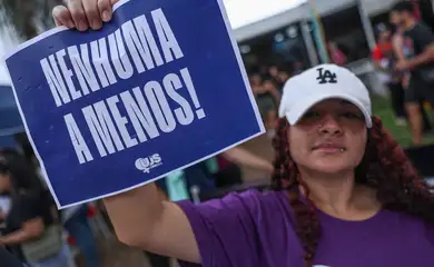 Brasília (DF), 07/12/2025 - O Levante Mulheres Vivas realiza ato na área central de Brasília para denunciar o feminicídio e todas as formas de violência contra mulheres.
 Foto: Marcelo Camargo/Agência Brasil