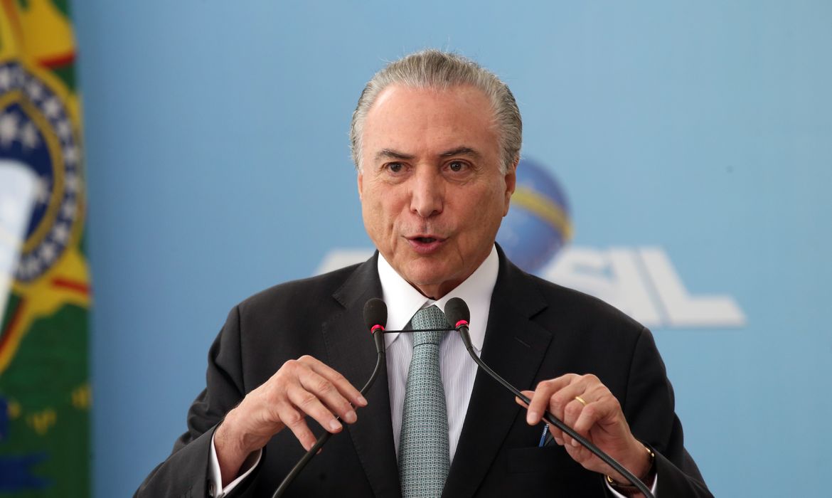 Brasília - Presidente Michel Temer participa da cerimônia alusiva ao Dia Nacional da Micro e Pequena Empresa, no Palácio do Planalto (Antonio Cruz/Agência Brasil) 