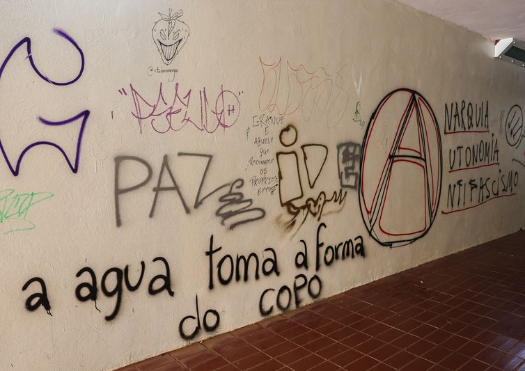 Brasília (DF), 19/04/2024, Aniversário de brasília: intervenções urbanas no DF. Viadutos e passarelas de Brasília com grafites e pichações. Foto: Valter Campanato/ Agência Brasil