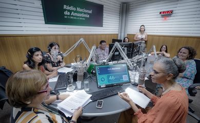 Brasília (DF), 01/09/2023, A ministra do Meio Ambiente, Marina Silva, concede entrevista a Rádio Nacional da Amazônia - AM, em comemoração aos 46 anos da rádio.  Foto: Rafa Neddermeyer/Agência Brasil
