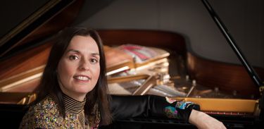 Pianista brasileira Clélia Iruzun