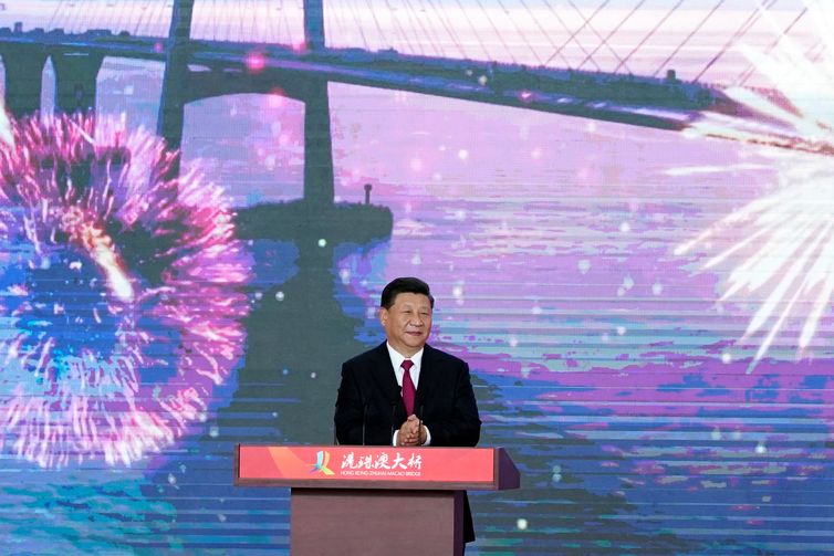 Presidente chinês, Xi Jinping durante cerimônia de abertura da Ponte Hong Kong-Zhuhai-Macau em Zhuhai, Guangdong province, China. REUTERS/Aly Song