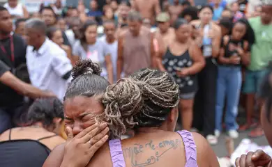 Rio de Janeiro (RJ), 29/10/2025 - Dezenas de corpos são trazidos por moradores para a Praça São Lucas, na Penha, zona norte do Rio de Janeiro. Operação Contenção.
Foto: Tomaz Silva /Agência Brasil