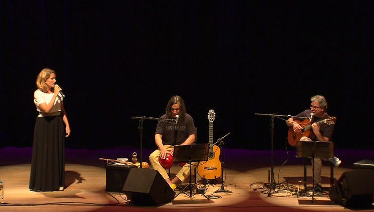 Renato Braz se apresenta com violinista Mario Gil e cantora Alice Passos