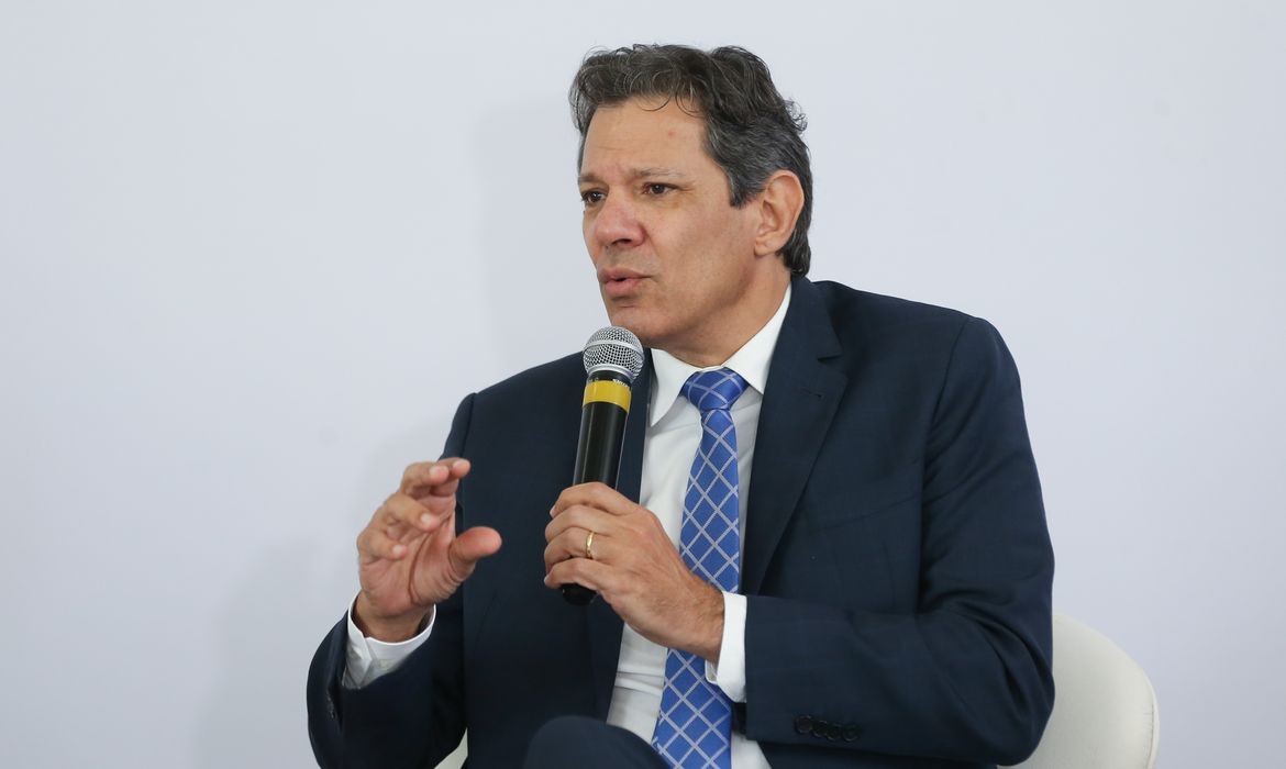  Ministro da Fazenda, Fernando Haddad, discute sobre reforma tributária e os desafios econômicos do Brasil no evento, E Agora Brasil?