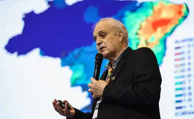 Brasília (DF), 07/05/2025 - O cientista brasileiro do sistema terrestre, Carlos Nobre, participa de palestra magna durante a 5ª Conferência Nacional do Meio Ambiente.
Foto: Marcelo Camargo/Agência Brasil