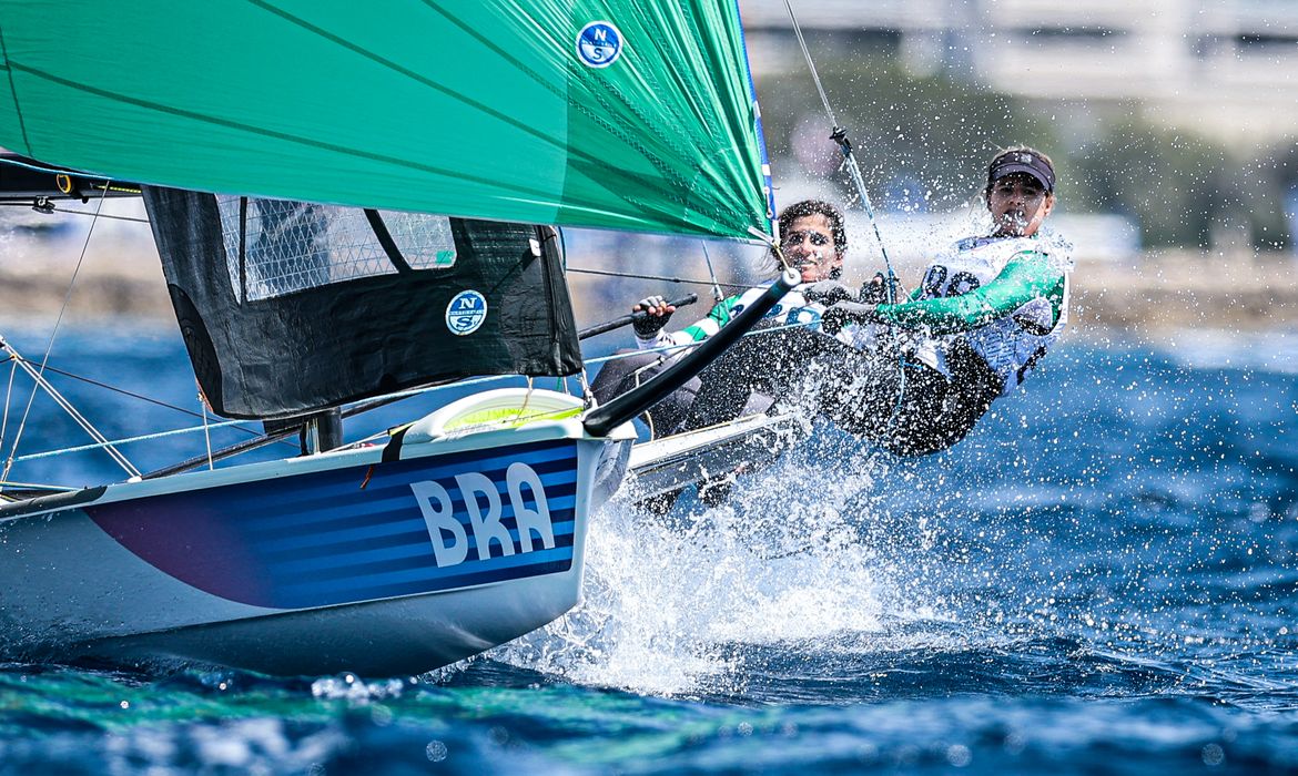 2024.07.31 - Jogos Olímpicos Paris 2024 - Vela 49er FX - Martine Grael e Kahena Kunze em ação. Foto: Wander Roberto/COB