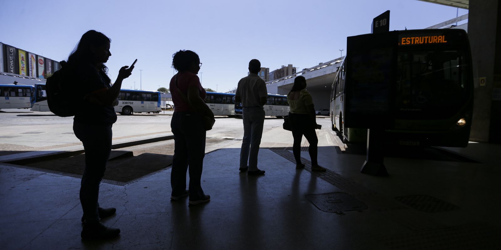 Nove em cada 10 mulheres já sofreram violência ao se deslocar à noite