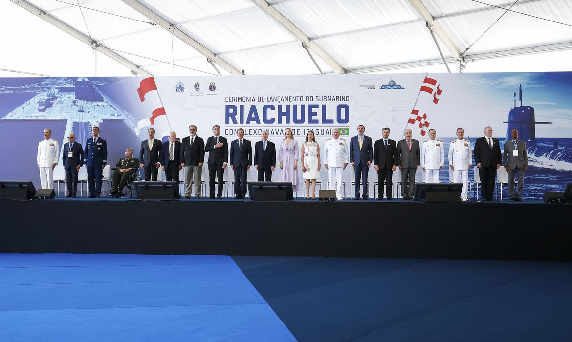 O presidente Michel Temer e o presidente eleito Jair Bolsonaro participam da Cerimônia de Lançamento do Submarino Riachuelo.
