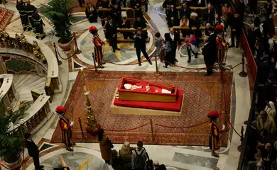 Pope Francis lies in state at St. Peter's Basilica at the Vatican, April 24, 2025. Reuters/Remo Casilli/Proibida reprodução