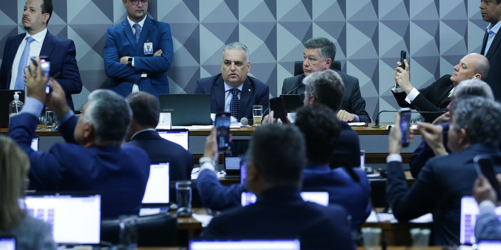 CPMI do INSS ouve ex-procurador do INSS que recebeu quase R milhões