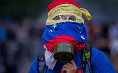 Manifestante em Caracas, na Venezuela