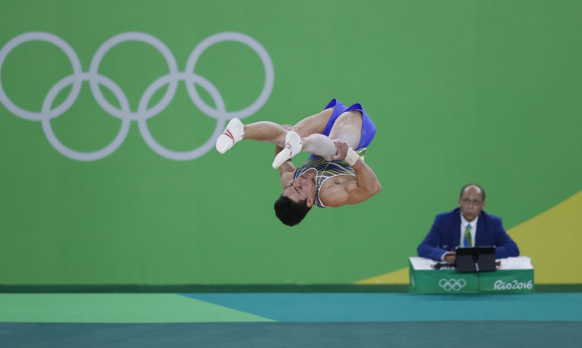Rio de Janeiro - Sérgio Sasaki termina em 6º, pelo Brasil, na ginástica artística por equipes, nos Jogos Olímpicos Rio 2016  (Fernando Frazão/Agência Brasil)