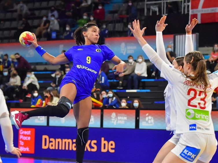 Meninas de escola de BH podem representar Brasil em Mundial de Handebol, no  Catar - Mais Esportes - Superesportes