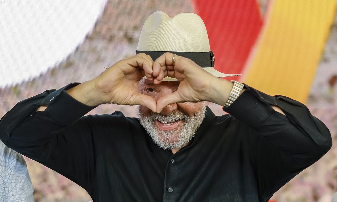 Ricardo Stuckert / PR Campo Verde - MT. 24.05.2025 - Presidente da República, Luiz Inácio Lula da Silva, durante a cerimônia de lançamento do Programa Solo Vivo e de entrega de Máquinas Agrícolas, no Assentamento Santo Antônio da Fartura. Campo Verde - MT.
Foto: Ricardo Stuckert / PR