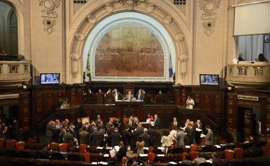 Suplentes de deputados presos durante a Operação Furna da Onça tomam posse na Assembléia Legislativa do Rio de Janeiro (Alerj).