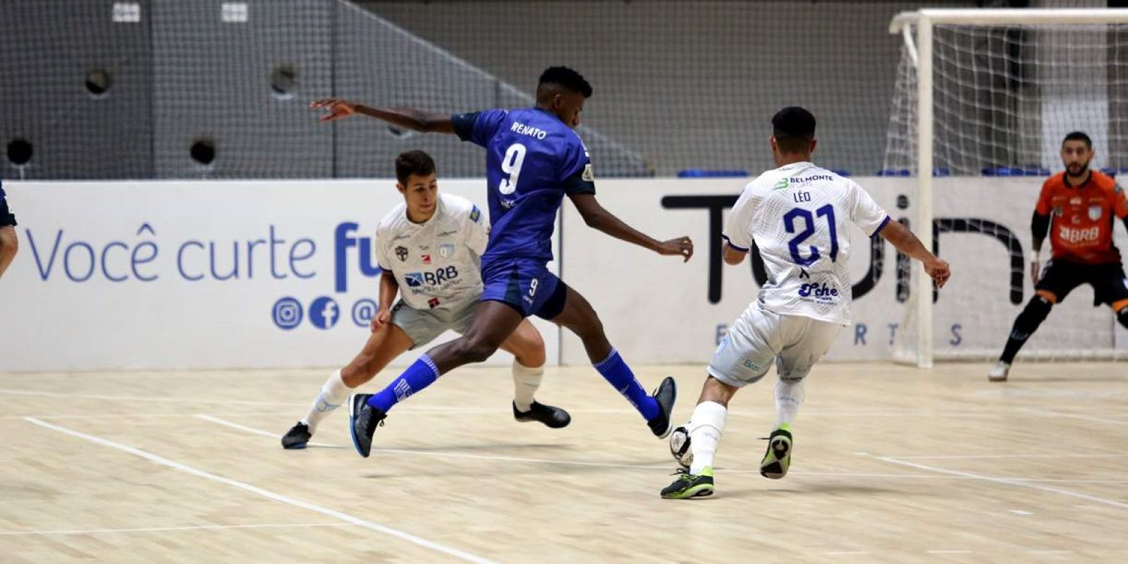 Num torneio de futebol em que cada vitória vale 3 pontos, cada empate vale 1  ponto e as derrotas não 