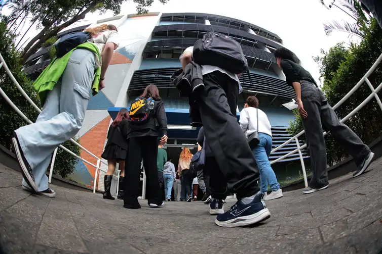São Paulo (SP), 09/11/2025 - Estudantes no primeiro dia de provas do ENEM na UNIP Vergueiro em São Paulo. Foto: Paulo Pinto/Agência Brasil.