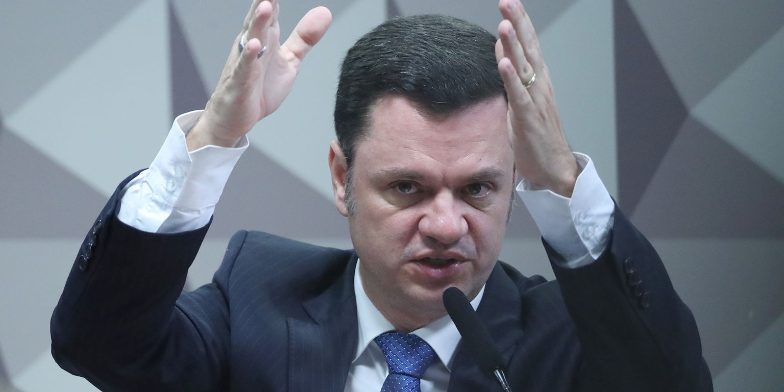 “Não sei quem entregou documento”, diz Torres sobre minuta do golpe 3 “Não sei quem entregou documento”, diz Torres sobre minuta do golpe