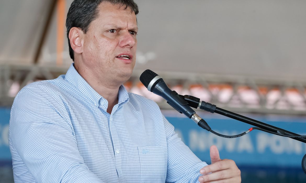 Ministro da Infraestrutura, Tarcísio Freitas, durante a cerimônia de inauguração do eixo principal da nova ponte do Guaíba, em Porto Alegre