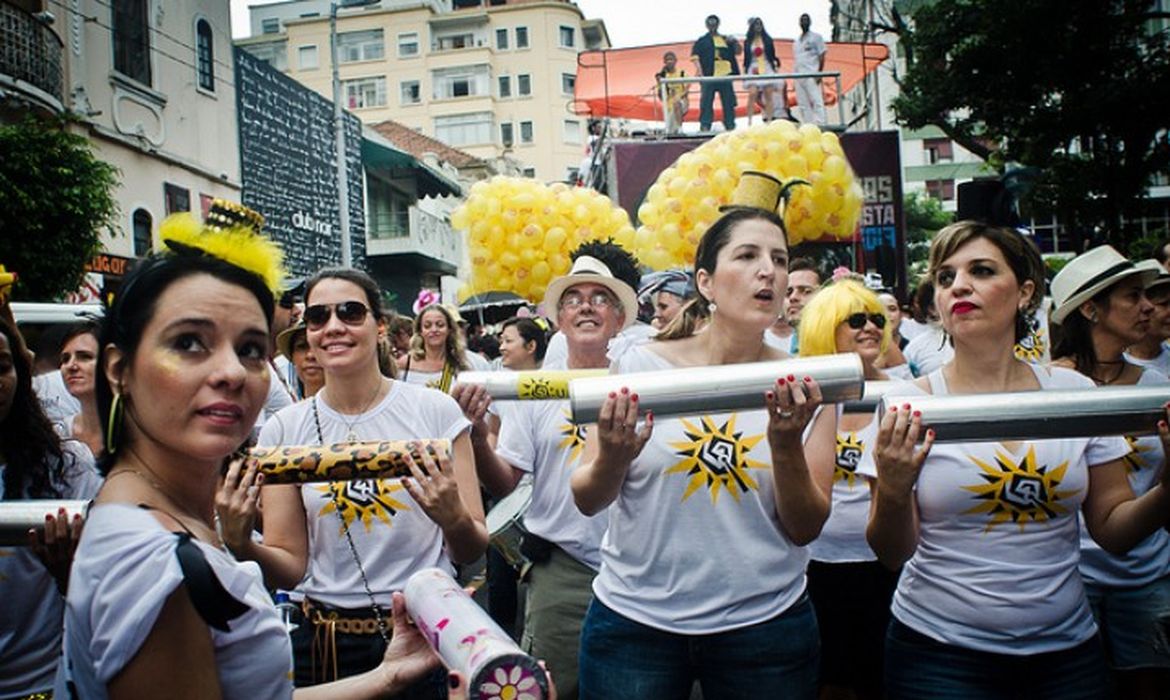 Acadêmicos do Baixo Augusta se apresentam nas ruas centrais de São Paulo, em 2015