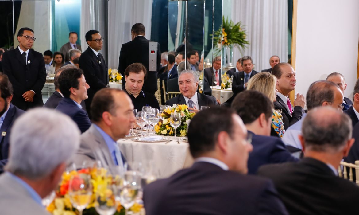 Brasília - O presidente Michel Temer durante jantar com a base aliada no Palácio da Alvorada ( Marcos Corrêa/PR )