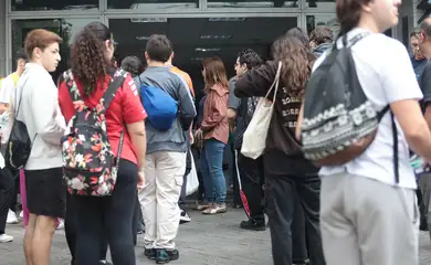 São Paulo (SP), 09/11/2025 - Estudantes no primeiro dia de provas do ENEM na UNIP Vergueiro em São Paulo. Foto: Paulo Pinto/Agência Brasil.