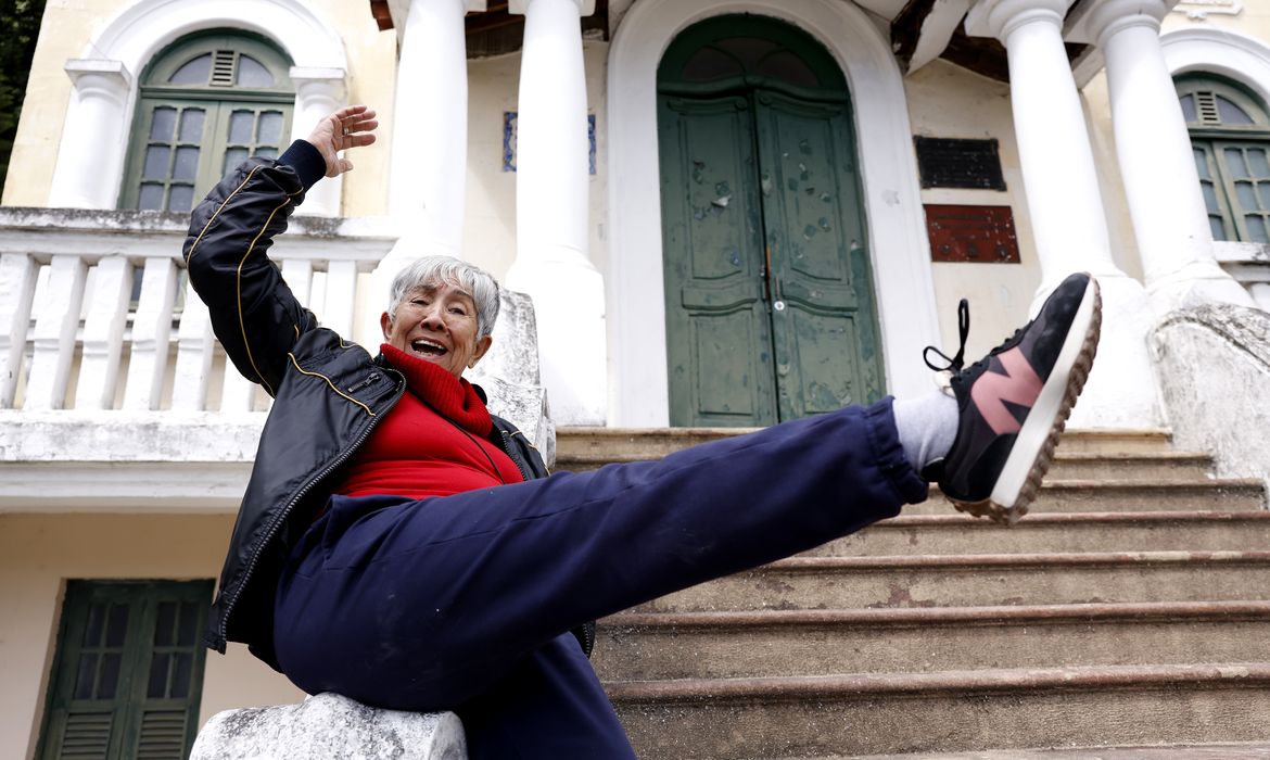 Rio de Janeiro (RJ), 13/08/2024 - A bailarina, Morita Heredia, residente do retiro participa da solenidade de assinatura da parceria entre o SESC-RJ e o Retiro dos Artistas, na sede do retiro, zona oeste da cidade.  Foto: Tânia Rêgo/Agência Brasil