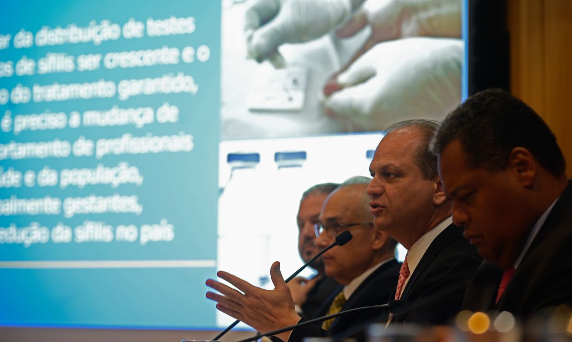 Brasília - O ministro da Saúde, Ricardo Barros, anuncia ações para conter avanço da sífilis no país (Marcello Casal Jr/Agência Brasil)