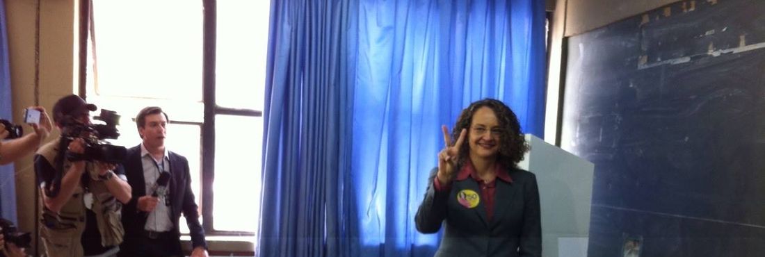 Luciana Genro votou neste domingo (5) em Porto Alegre (RS)