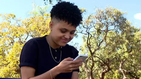 Kimberly Sousa, de 21 anos, é desenvolvedora de software