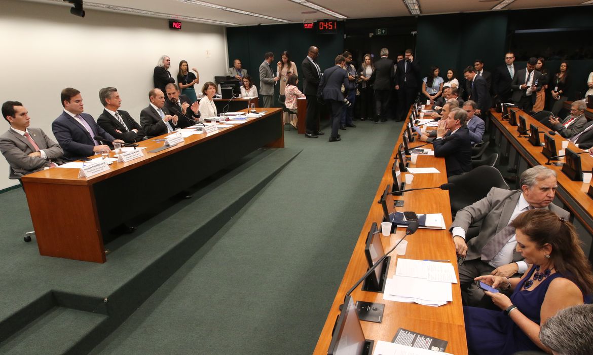Reunião da  Comissão Mista de Orçamento (CMO) do Congresso Nacional para apreciar duas propostas (PLNs 2/20 e 4/20) que alteram a LDO para regulamentar a execução orçamentária de emendas parlamentares impositivas.