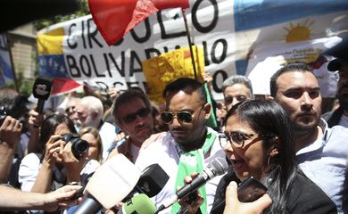 Chanceler venezuelana Delcy Rodriguez tenta entrar na reunião extraordinária do Conselho do Mercado Comum (CMC) do Mercosul,  nesta quarta-feira (14/12/2016), em Buenos Aires, e acusa grupo de boicote
