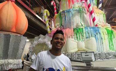Rio de Janeiro - Leozinho Nunes faz em 2016 a estreia como intérprete oficial de uma escola do grupo especial das escolas de samba do Rio. Ele vai conduzir a São Clemente (Cristina Indio do Brasil/Agência Brasil)