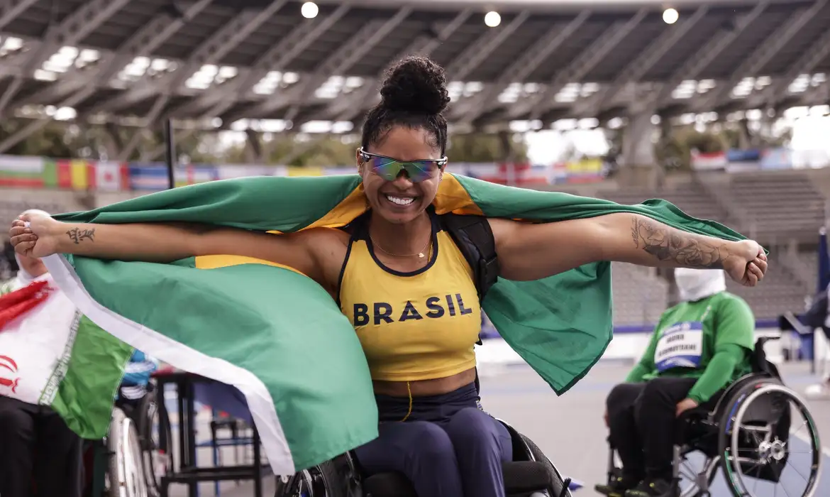 Raíssa Machado - é prata no Mundial de atletismo paralímpico em julho de  2023 - lançamento de dardo