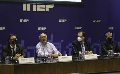 O ministro da Educação, Milton Ribeiro, faz balanço do primeiro dia de provas do ENEM 2021